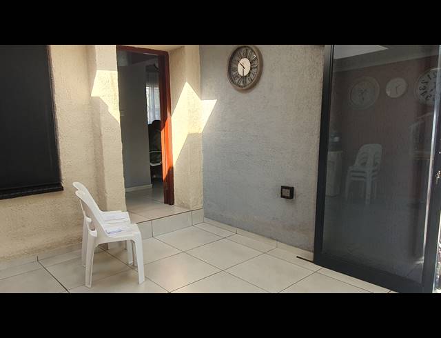 3 BEDROOM FREEHOLD FOR SALE IN BRACKENDOWNS